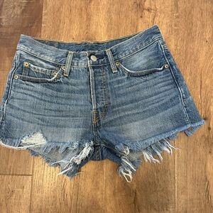 Levi 501 Frayed Hem Women Shorts size 26 inseam 2 1/2